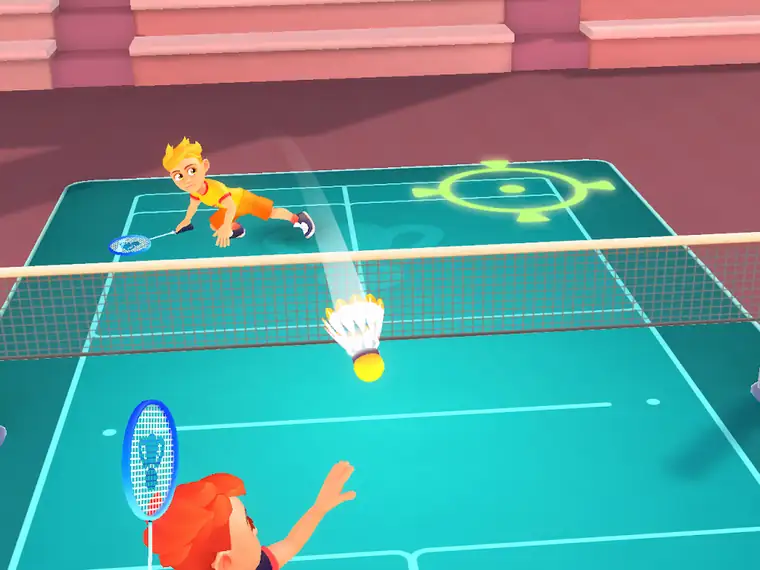 Jogador a saltar para devolver o volante num pavilhão do jogo SMASH Badminton